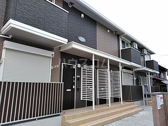 23/28 エントランス