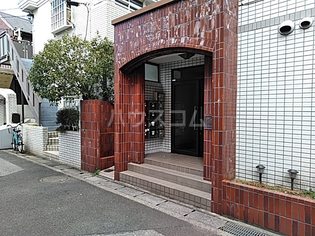 26/30 エントランス