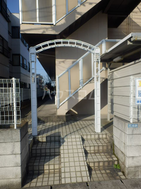 13/23 エントランス