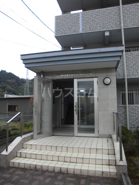 27/30 エントランス