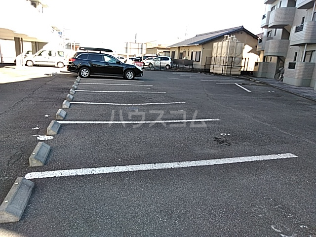 2/3 駐車場
