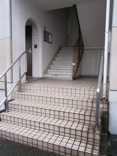 17/19 エントランス