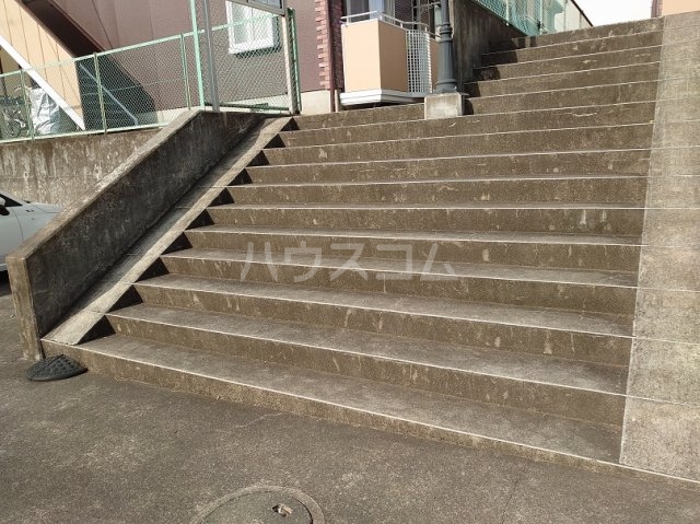 28/30 エントランス