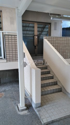 14/15 エントランス