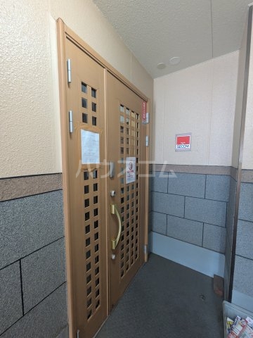 18/28 エントランス