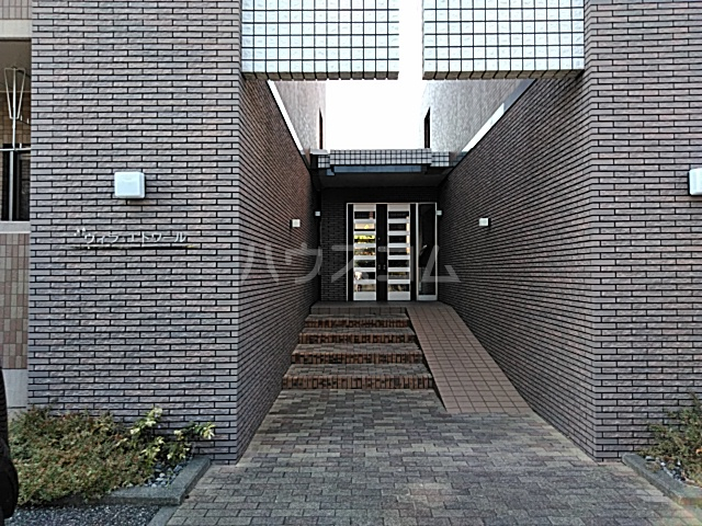 19/25 エントランス