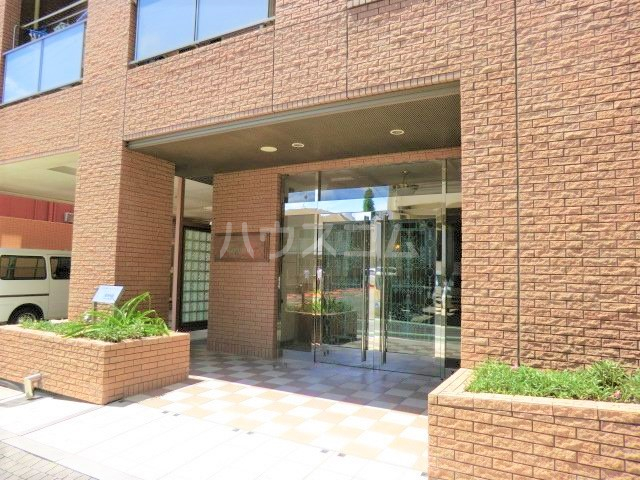 25/30 エントランス