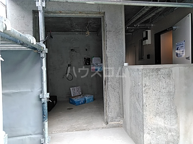 16/19 エントランス