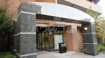 18/26 エントランス