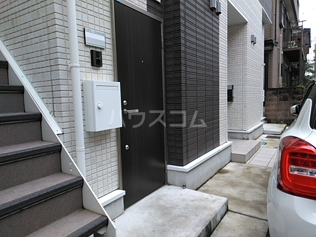 23/27 エントランス