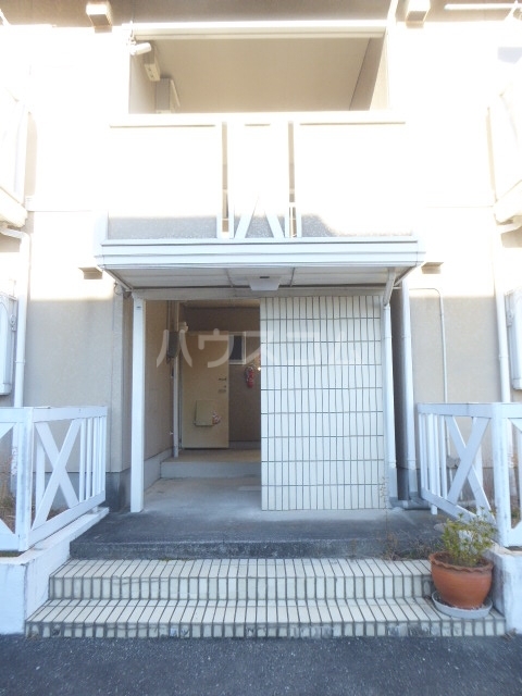 27/30 エントランス