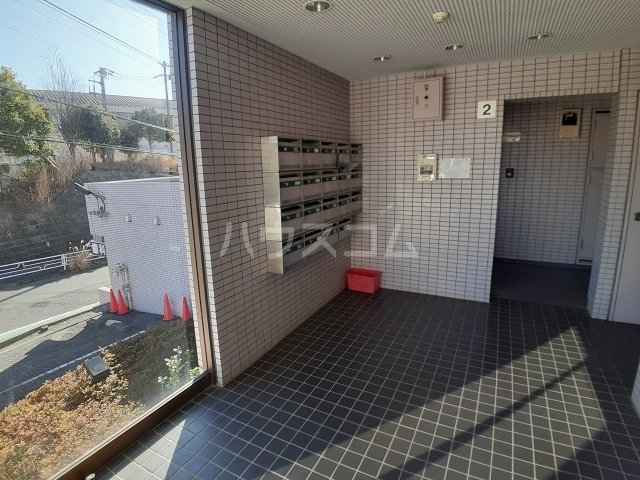 28/30 エントランス