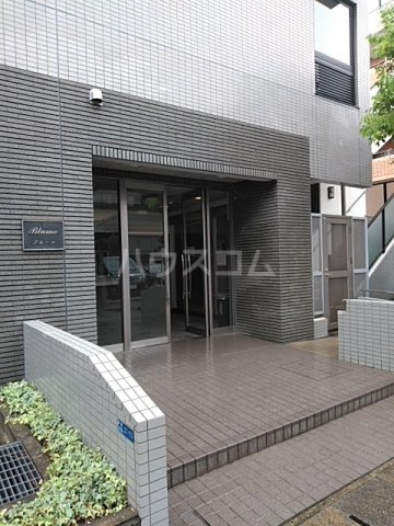 24/30 エントランス