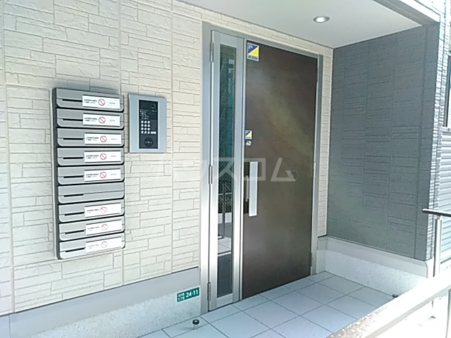 25/30 エントランス