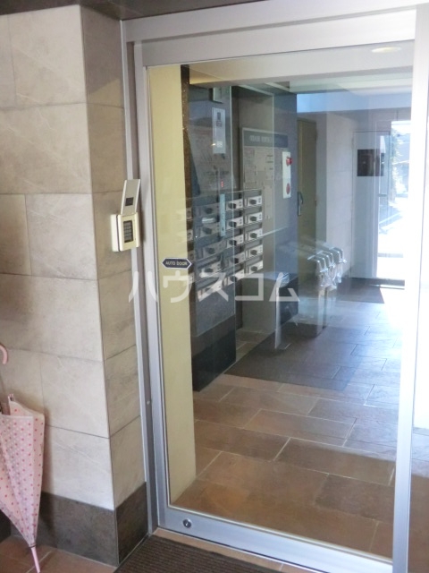 22/23 エントランス