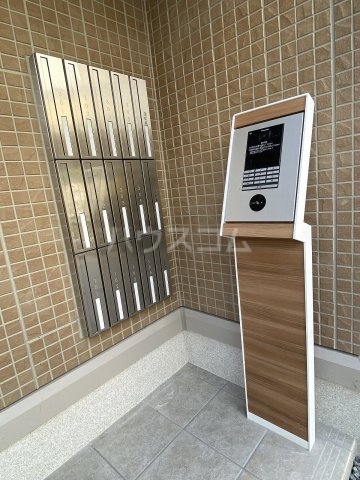 24/28 エントランス