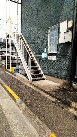 18/27 エントランス