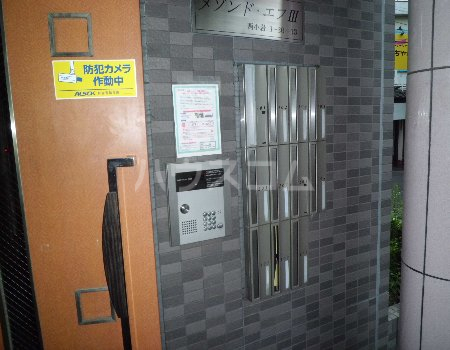 27/30 エントランス