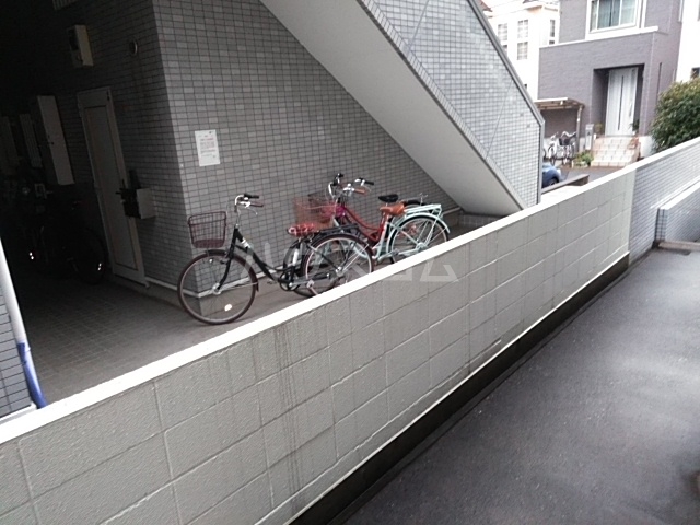 17/26 エントランス