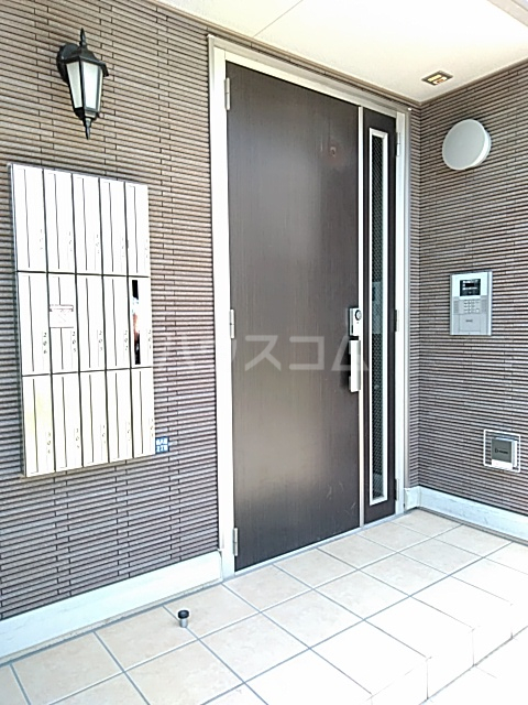 27/30 エントランス