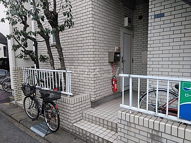 18/23 エントランス