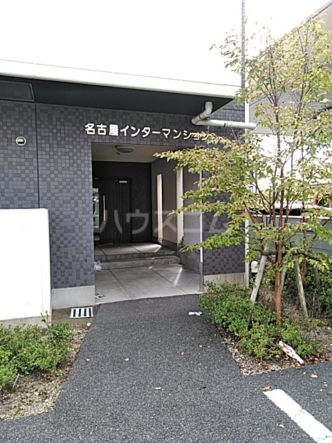 22/30 エントランス