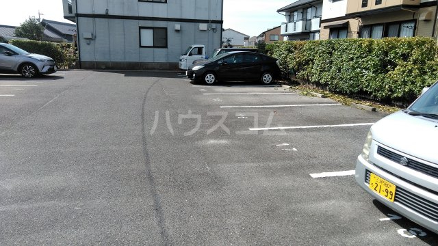 23/30 駐車場