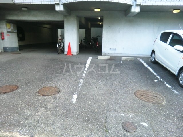 21/28 駐車場