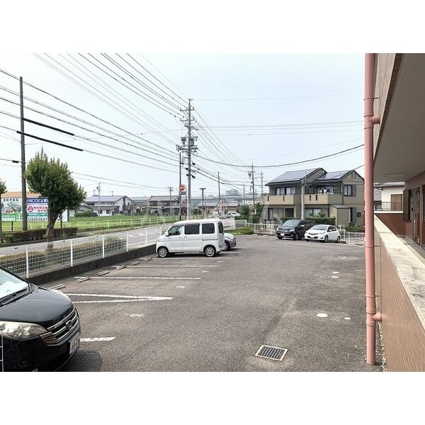 18/28 駐車場