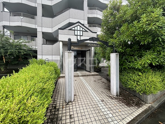 24/30 エントランス