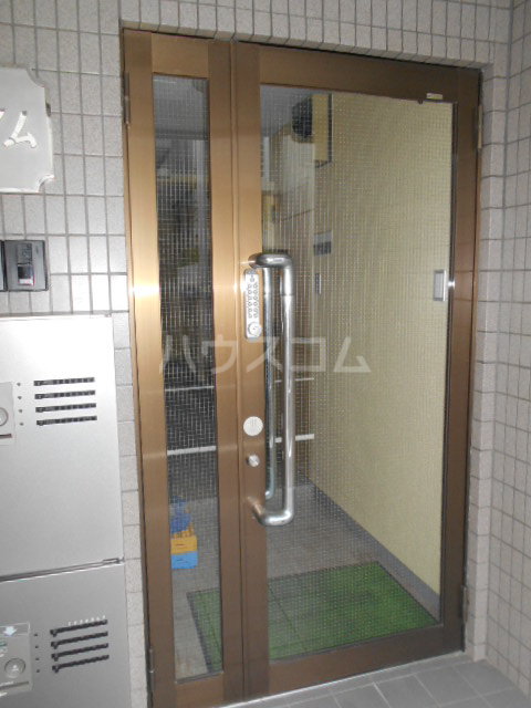 2/3 エントランス