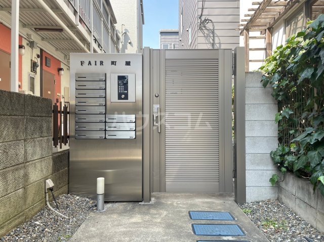 26/30 エントランス