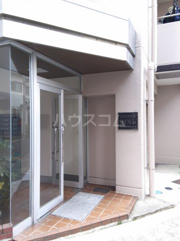 23/30 エントランス