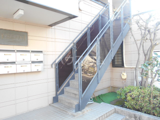 21/30 エントランス