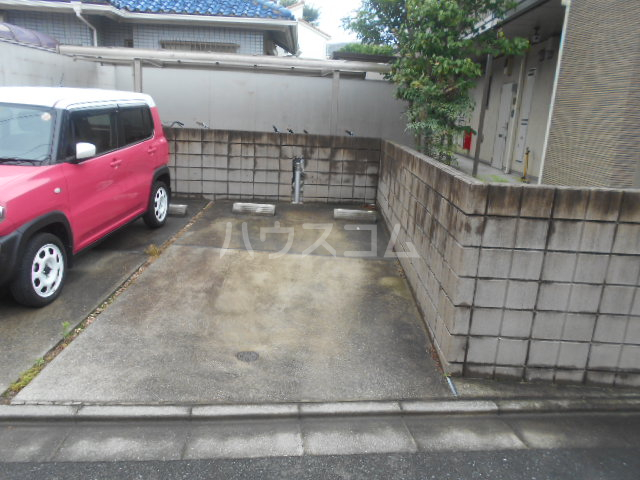 22/27 駐車場