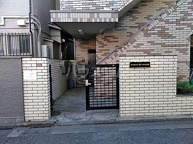 24/27 エントランス