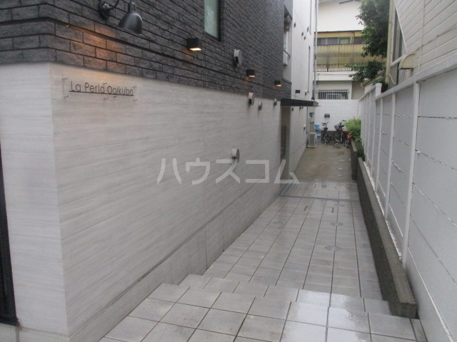 18/28 エントランス