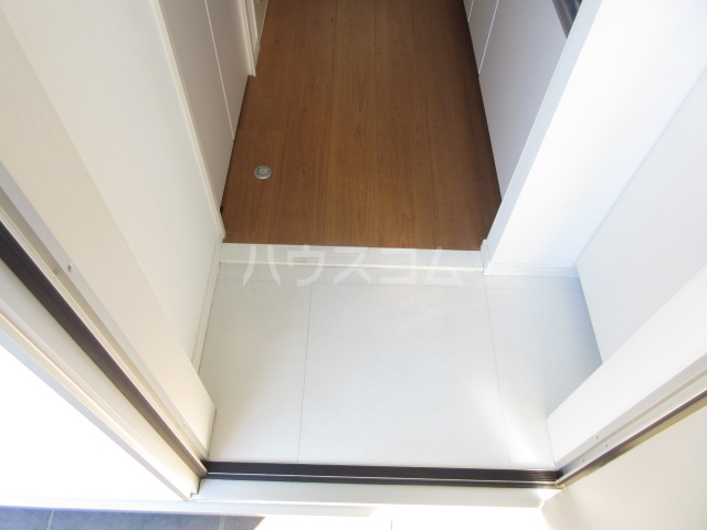 17/27 エントランス