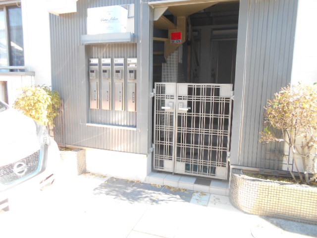 19/27 エントランス