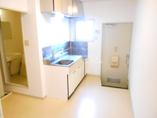 23/27 エントランス