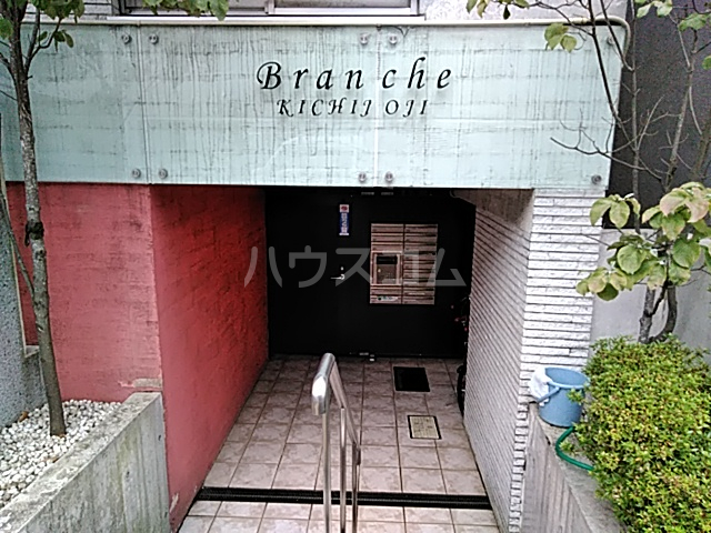 28/29 エントランス