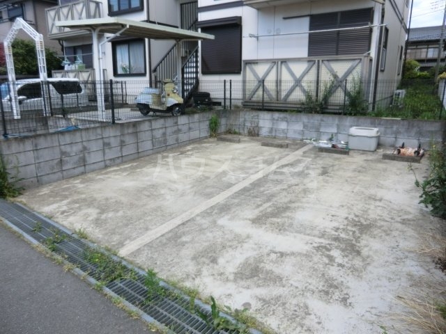 28/30 駐車場