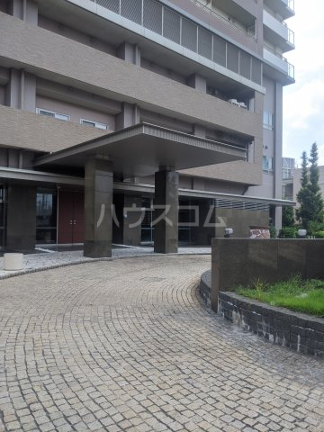 27/30 エントランス