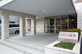 23/27 エントランス