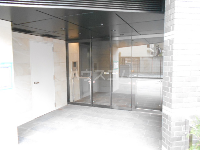 26/30 エントランス