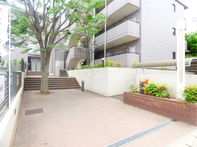 23/30 エントランス