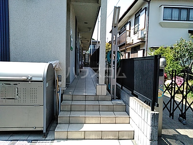28/30 エントランス