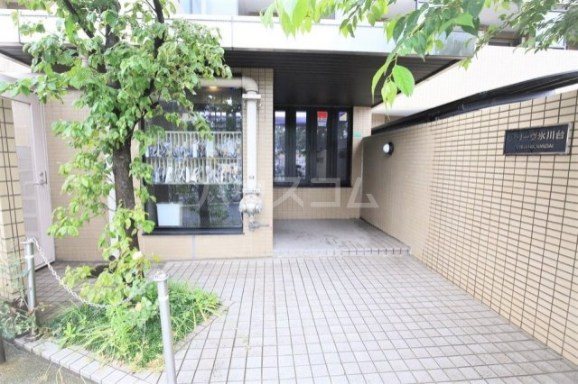 21/28 エントランス