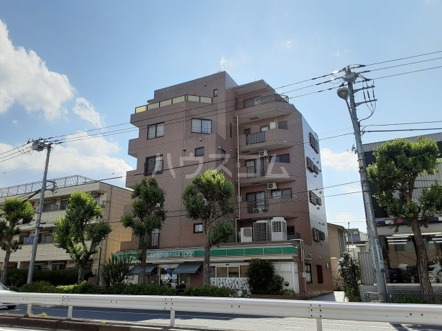 ラカーサモモイの外観
