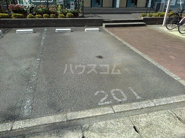 27/30 駐車場